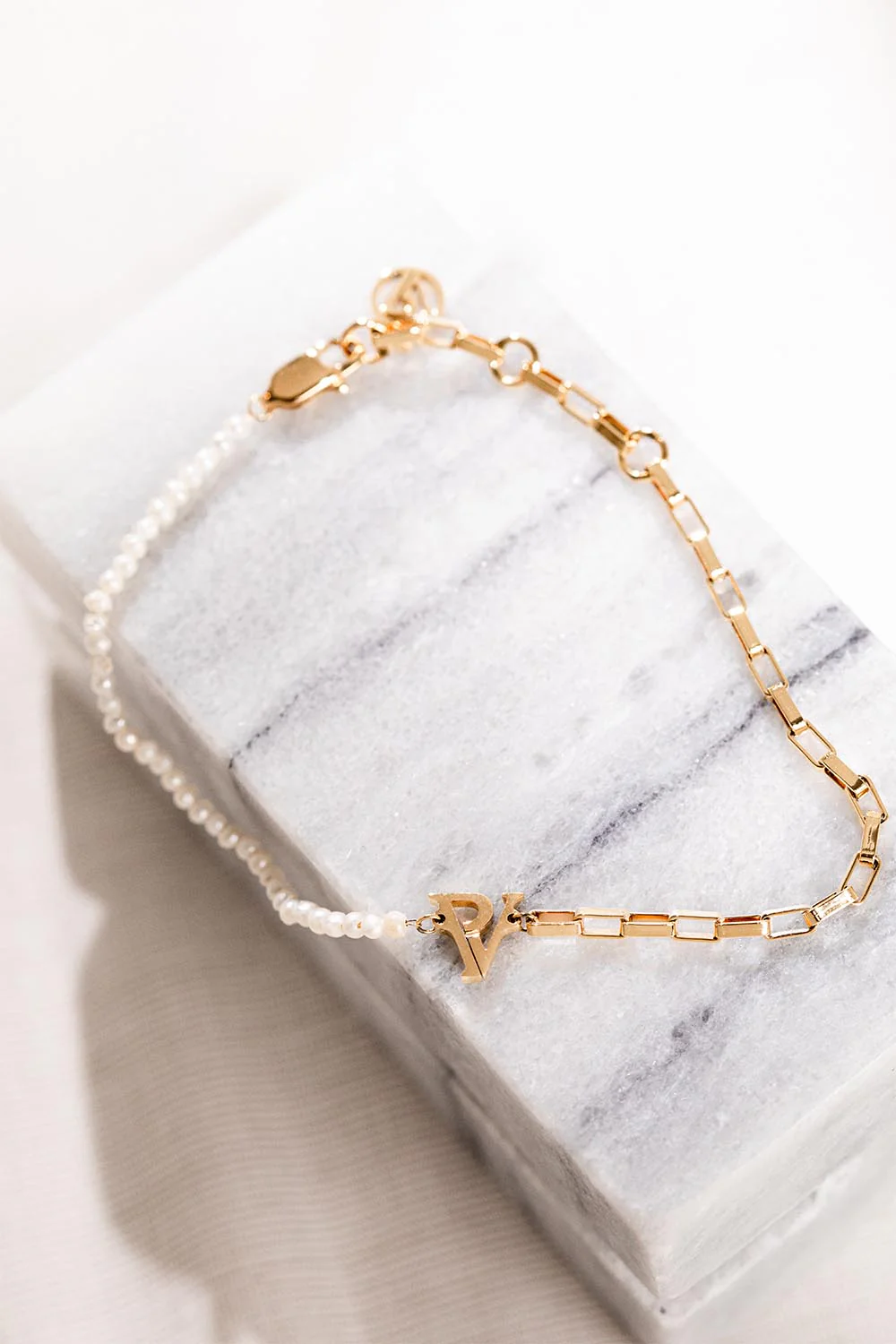 PV Pearl & Chain Bracelet 18K Gold Plated - Image 3